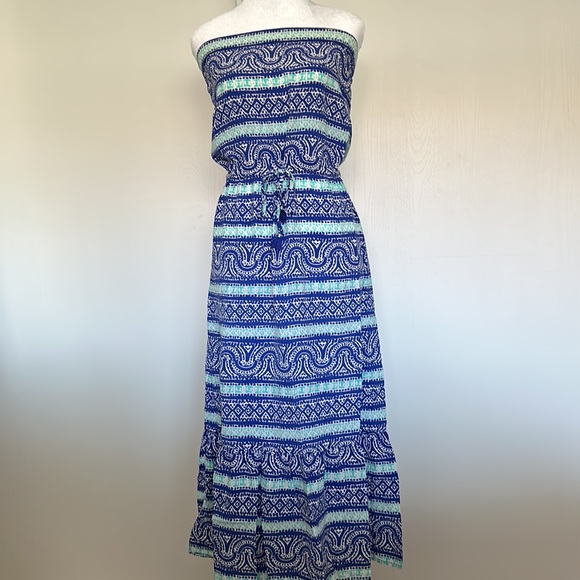 Vineyard Vines Dresses & Skirts - Vineyard Vines XXS blue & aqua batik strapless maxi dress